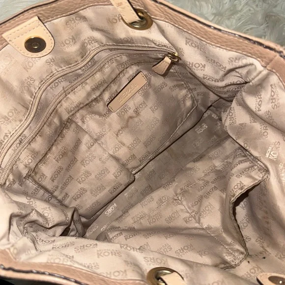 Micheal Kors Tan Leather Tote Medium Size Purse - Picture 6 of 10